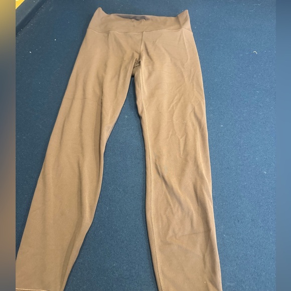 Vuori brown super soft leggings🤎first & last pic are most accurate color match - Picture 7 of 8